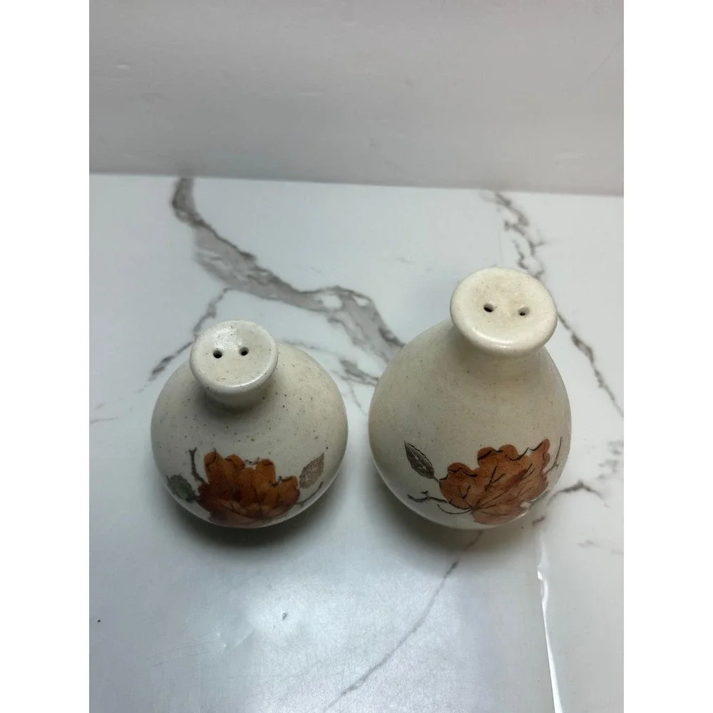 Metlox Poppytrail Sculptured Autumn Salt and Pepper Shakers Vintage Fall Leaf